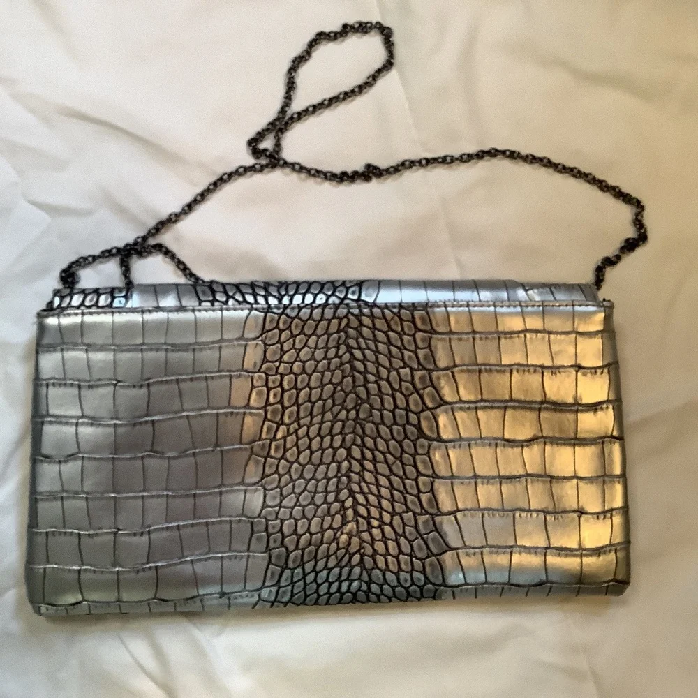 EUC Jessica McClintock  silver croc clutch‎ crossbody chain